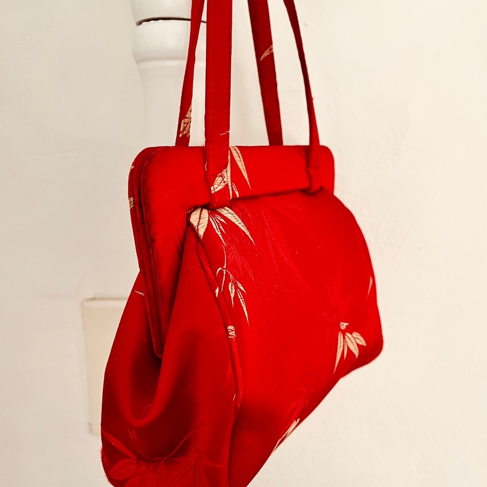 Lord & Taylor red silk Chinese print evening handbag.